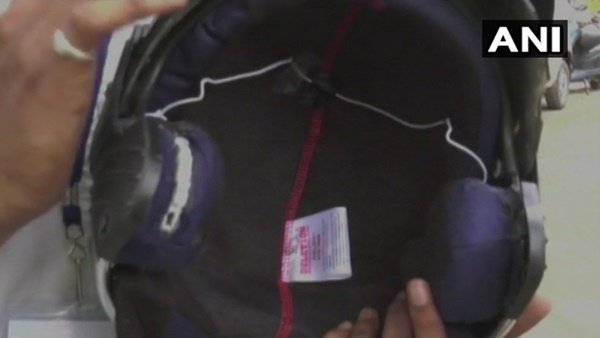 வெறும் 1,500 ரூபாயில் வழிகாட்டும் வசதியுடன் பைக் ஹெல்மெட்: மாணவர்கள் அசத்தல்