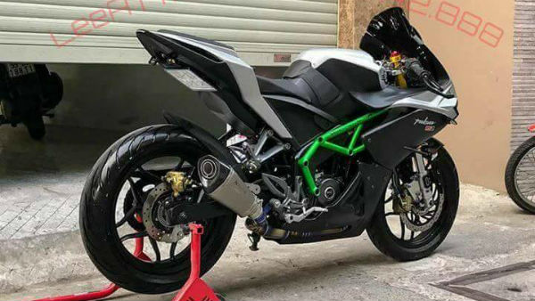 நின்ஜா கவாஸாகி தோற்றத்தில் அசரடிக்கும் பல்சர் ஆர்.எஸ் 200 பைக்..!!