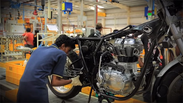 பட்ஜெட் எஃபெக்ட்: சொகுசு கார்கள், பிரிமியம் பைக்குகளின் விலை உயர்கிறது!