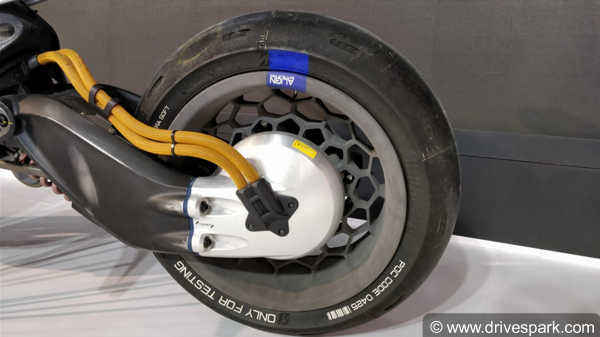 ஆட்டோ எக்ஸ்போவில் காட்சி தந்த வித்தியாசமான பைக் மாடல்கள்!