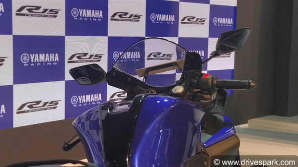 ஆட்டோ எக்ஸ்போவில் புதிய யமஹா ஆர்15 பைக் விற்பனைக்கு அறிமுகம்