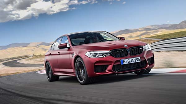 உலகின் சிறந்த கார் விருது- வலுக்கும் வாகனங்கள் யுத்தம்..!! உலகின் சிறந்த கார் விருது- வலுக்கும் வாகனங்கள் யுத்தம்..!!