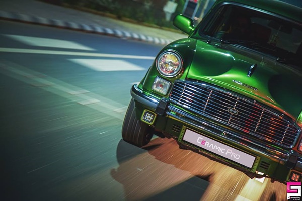 வாவ்... அம்பாசடரை புதுப்பித்து மெருகேற்றி அசரடித்த நிறுவனம்! வாவ்... அம்பாசடரை புதுப்பித்து மெருகேற்றி அசரடித்த நிறுவனம்!