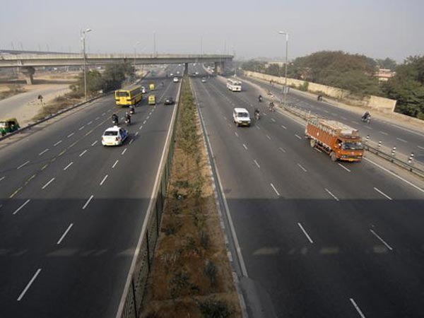 கார் ஓட்டுனர்களுக்கு அவசியமான '2 செகண்ட் ரூல்' பற்றி உங்களுக்கு தெரியுமா? கார் ஓட்டுனர்களுக்கு அவசியமான '2 செகண்ட் ரூல்' பற்றி உங்களுக்கு தெரியுமா?