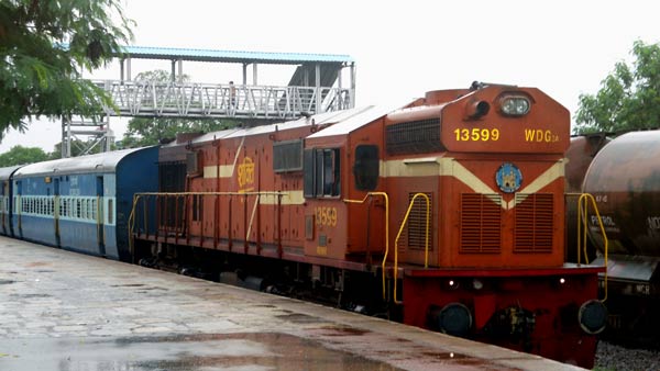 டீசல் எஞ்சின் ரயில் உண்மையிலேயே ஓடுவது மின் மோட்டாரில்தான்... தெரியுமா உங்களுக்கு... ?!! டீசல் எஞ்சின் ரயில் உண்மையிலேயே ஓடுவது மின் மோட்டாரில்தான்... தெரியுமா உங்களுக்கு... ?!!