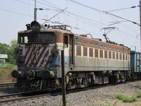 டீசல் ரயிலை மின்சார ரயிலாக மாற்றி இந்திய ரயில்வே சாதனை..!!