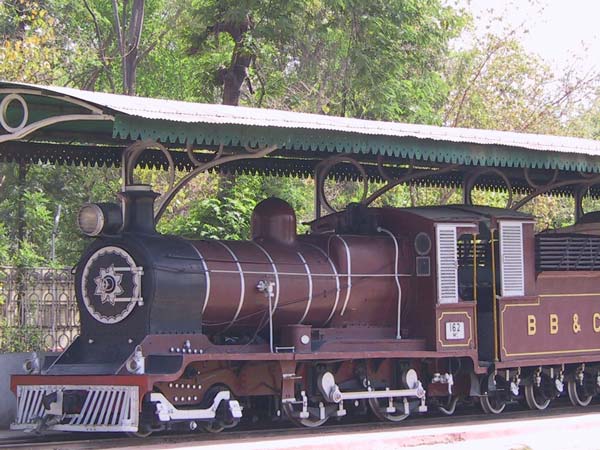 டீசல் ரயிலை மின்சார ரயிலாக மாற்றி இந்திய ரயில்வே சாதனை..!!