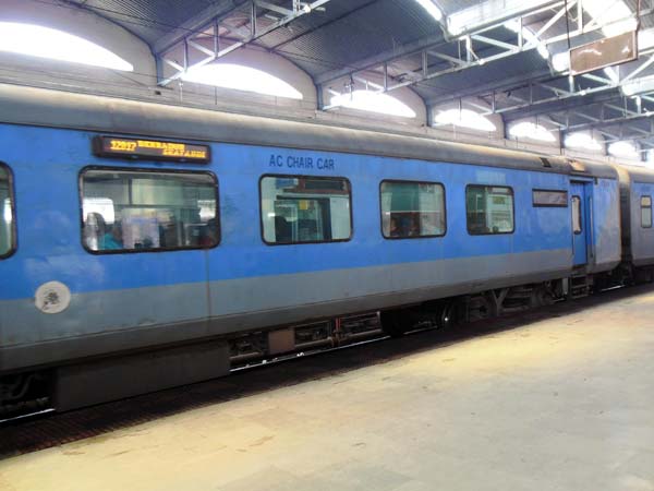 உள்நாட்டில் தயாரிக்கப்படும் இந்தியாவின் முதல் அதிவேக ரயில்!