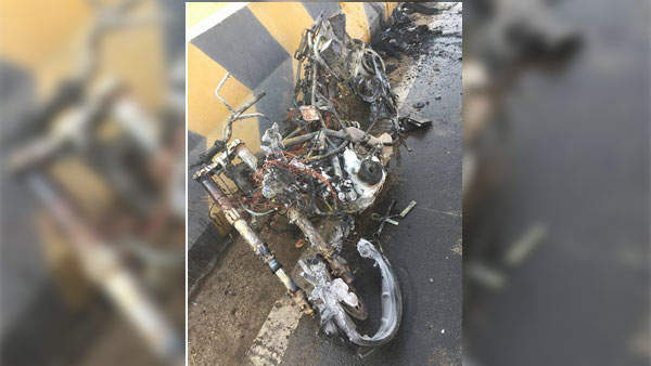 சாதனைப் பயணம் மேற்கொண்டவரின் கேடிஎம் பைக் தீயில் கருகி நாசம்! சாதனைப் பயணம் மேற்கொண்டவரின் கேடிஎம் பைக் தீயில் கருகி நாசம்!