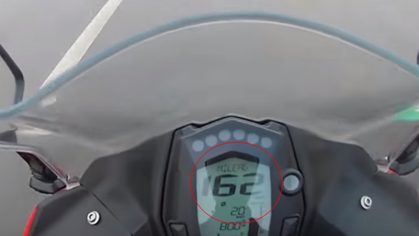 டிவிஎஸ் அப்பாச்சி ஆர்ஆர்310 Vs கேடிஎம் ஆர்சி 390 டிராக் ரேஸ்... கில்லாடி யார்? டிவிஎஸ் அப்பாச்சி ஆர்ஆர்310 Vs கேடிஎம் ஆர்சி 390 டிராக் ரேஸ்... கில்லாடி யார்?