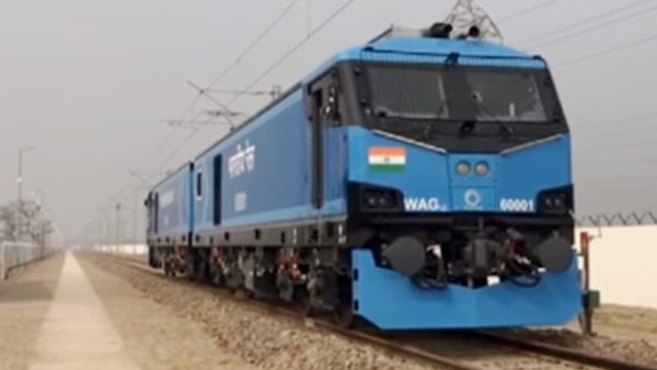 இந்தியாவின் சக்திவாய்ந்த ரயில் எஞ்சின் முதல் தரிசனம்!