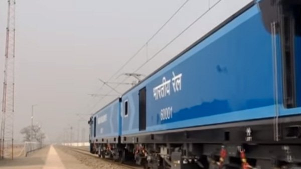 இந்தியாவின் சக்திவாய்ந்த ரயில் எஞ்சின் முதல் தரிசனம்!