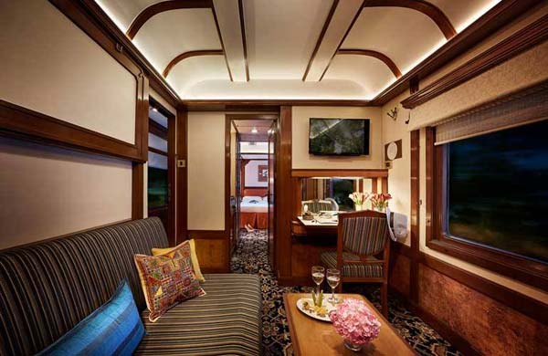 சொகுசு சுற்றுலா ரயில்களில் கட்டணம் பாதியாக குறைப்பு!!