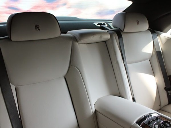 மாப்பிள்ளை பார்ப்பதுபோன்று வாடிக்கையாளரை தேர்வு செய்யும் ரோல்ஸ்ராய்ஸ்!