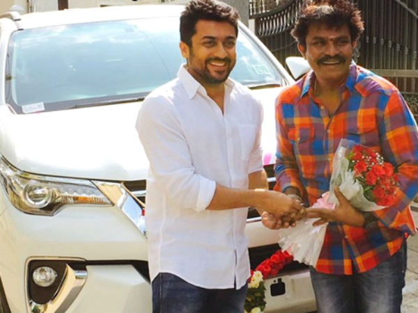  இயக்குனர் விக்னேஷ் சிவனுக்கு இன்னோவா கார் பரிசளித்த நடிகர் சூர்யா!