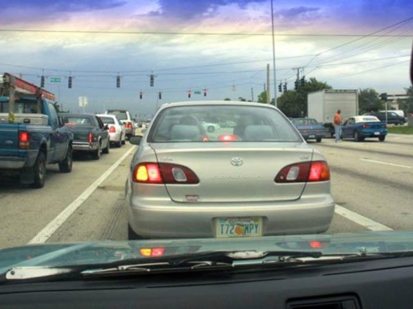 கார் ஓட்டுனர்களுக்கு அவசியமான '2 செகண்ட் ரூல்'!