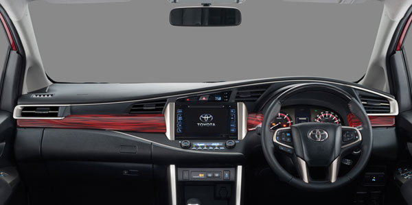  இயக்குனர் விக்னேஷ் சிவனுக்கு இன்னோவா கார் பரிசளித்த நடிகர் சூர்யா!