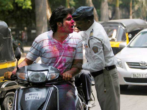 இனி டிராஃபிக் போலீஸ் உங்க வண்டிய நிறுத்தினா பதறாதீங்க... !!