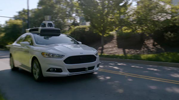 அமெரிக்காவில் தானியங்கி கார் மோதி பெண் பலி