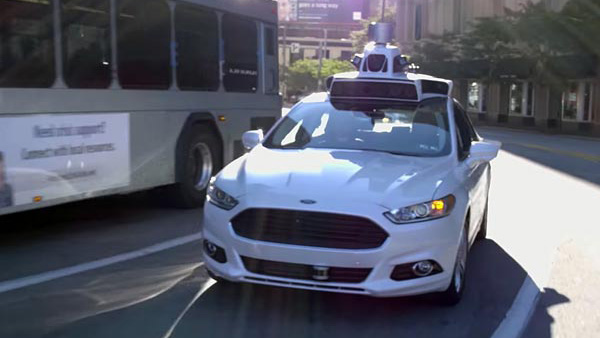 அமெரிக்காவில் தானியங்கி கார் மோதி பெண் பலி