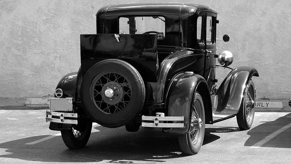 ஃபோர்டு மாடல் டி கார் கருப்பு வண்ணத்தில் மட்டுமே விற்பனை செய்யப்பட்டது ஏன்?