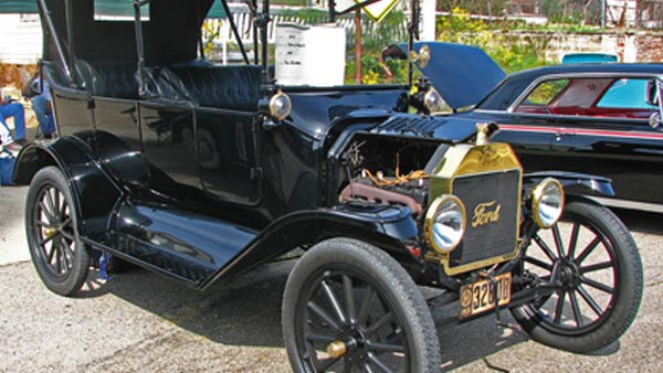 ஃபோர்டு மாடல் டி கார் கருப்பு வண்ணத்தில் மட்டுமே விற்பனை செய்யப்பட்டது ஏன்?