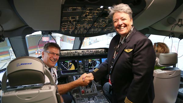 உலகில் அதிக நேரம் பயணம் செய்யகூடிய விமான பட்டியல்