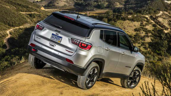 ஜீப் காம்பஸ் டிரையல்ஹாக் காரின் முன்பதிவு துவங்கியுள்ளது