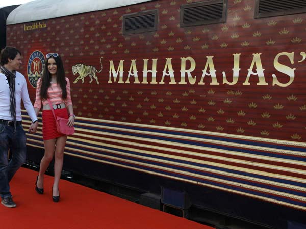 சொகுசு சுற்றுலா ரயில்களில் கட்டணம் பாதியாக குறைப்பு!!