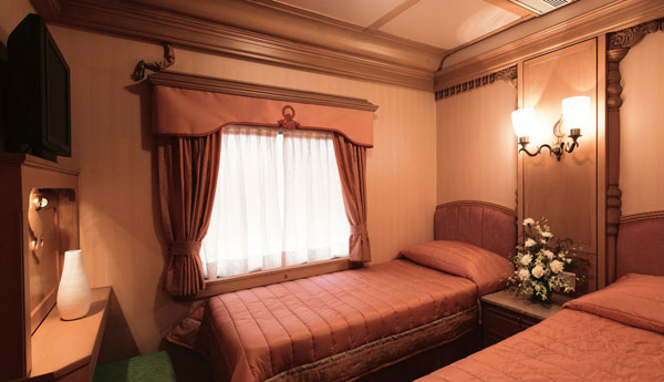 சொகுசு சுற்றுலா ரயில்களில் கட்டணம் பாதியாக குறைப்பு!!