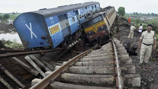 இந்தியாவில் நடந்த மிக மோசமான 10 ரயில் விபத்துக்களின் பட்டியல்