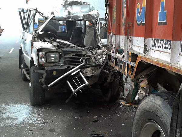 நெடுஞ்சாலைகளில் உயிர் தப்புவதற்கான தங்க சாலை விதிகள்!! நெடுஞ்சாலைகளில் உயிர் தப்புவதற்கான தங்க சாலை விதிகள்!!