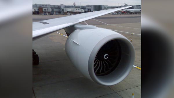 விமானத்தில் நீங்கள் சுவாசிக்கும் பிராண வாயு எங்கிருந்து வருகிறது தெரியுமா? விமானத்தில் நீங்கள் சுவாசிக்கும் பிராண வாயு எங்கிருந்து வருகிறது தெரியுமா?