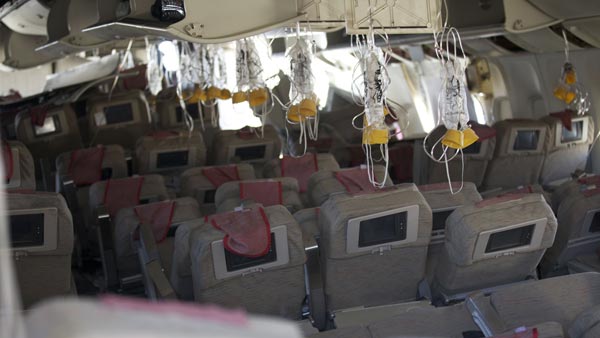 விமானத்தில் நீங்கள் சுவாசிக்கும் பிராண வாயு எங்கிருந்து வருகிறது தெரியுமா? விமானத்தில் நீங்கள் சுவாசிக்கும் பிராண வாயு எங்கிருந்து வருகிறது தெரியுமா?