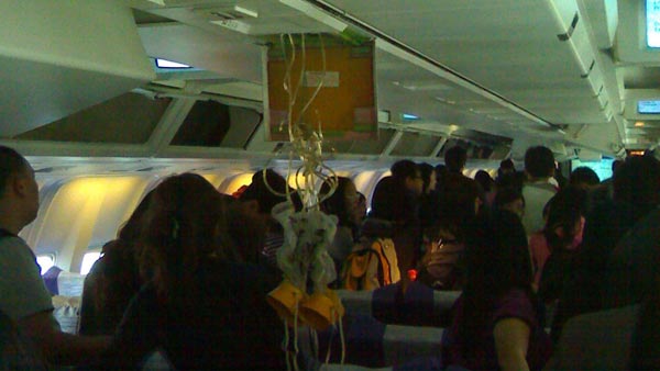 விமானத்தில் நீங்கள் சுவாசிக்கும் பிராண வாயு எங்கிருந்து வருகிறது தெரியுமா? விமானத்தில் நீங்கள் சுவாசிக்கும் பிராண வாயு எங்கிருந்து வருகிறது தெரியுமா?