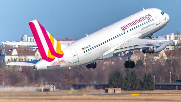 விமானத்தில் நீங்கள் சுவாசிக்கும் பிராண வாயு எங்கிருந்து வருகிறது தெரியுமா? விமானத்தில் நீங்கள் சுவாசிக்கும் பிராண வாயு எங்கிருந்து வருகிறது தெரியுமா?