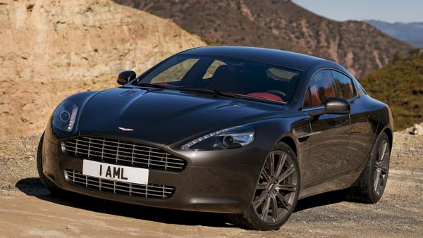 மும்பையில் அஸ்டன் ரேபிட் கார் விபத்து: முகப்பு