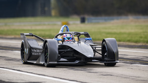 பிஎம்டபிள்யூ நிறுவனத்தின் முதல் ஃபார்முலா இ மின்சார ரேஸ் கார்!!