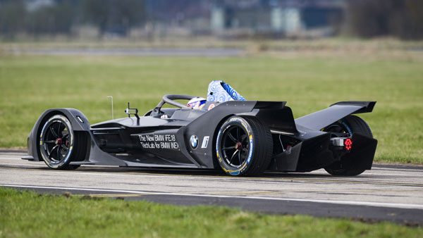 பிஎம்டபிள்யூ நிறுவனத்தின் முதல் ஃபார்முலா இ மின்சார ரேஸ் கார்!!