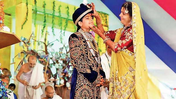 ஃபெராரி கார் ஆசையை துறந்து துறவியான 12 வயது சிறுவன்