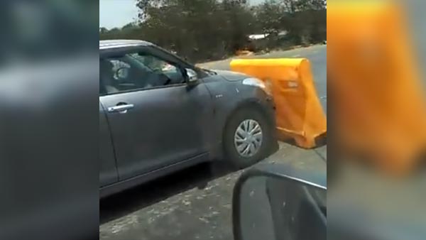 டோல்கேட் கட்டணம் கட்டிய ஆத்திரத்தில் பேரிகாட்டை காரில் முன் இடித்து கொண்டே சென்ற வீடியோ வெளியாகியுள்ளது.