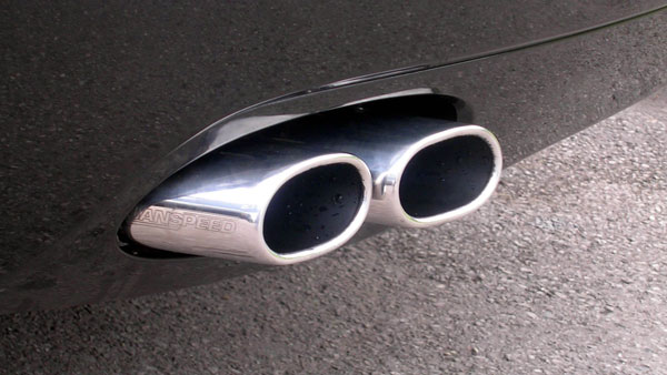 காரில் இரண்டு புகைவெளியேறும் கருவி இருப்பதற்கான காரணங்கள் இது தான்