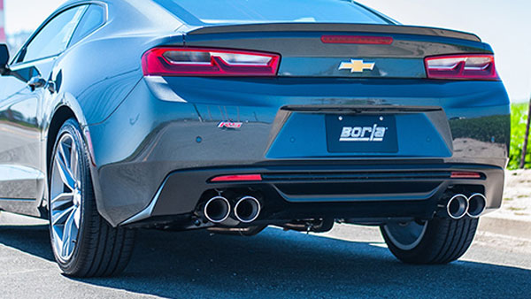 காரில் இரண்டு புகைவெளியேறும் கருவி இருப்பதற்கான காரணங்கள் இது தான்