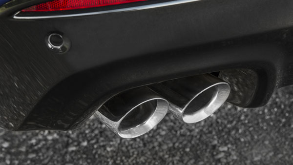 காரில் இரண்டு புகைவெளியேறும் கருவி இருப்பதற்கான காரணங்கள் இது தான்