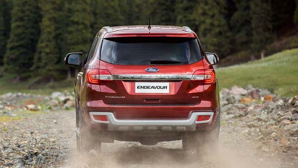 வாங்கிய ஒரு மாதத்தில் தீப்பிடித்து எரிந்த ஃபோர்டு எண்டெவர் எஸ்யூவி!!