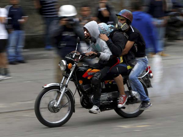 சிறுவர்கள் பைக் ஓட்டியதால் 26 பெற்றோர்களுக்கு ஜெயில் தண்டனை..! போலீசார் அதிரடி நடவடிக்கை