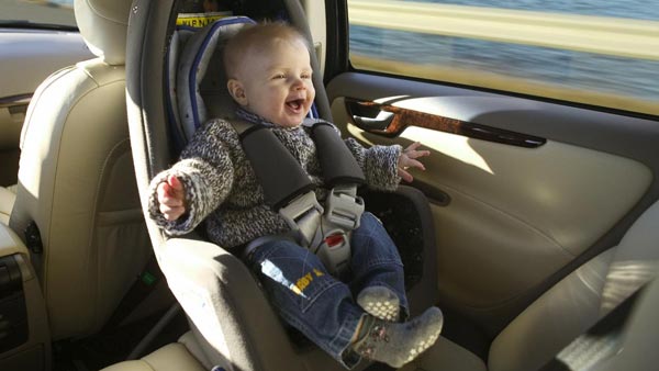 விபத்தில் சிக்கிய காருக்குள் இருப்பவர்ளுக்கு இவைகள் தான் பாதுகாப்பு