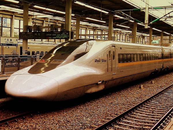 விமானத்தைவிட புல்லட் ரயில்தான் சிறந்தது... ஏன்?