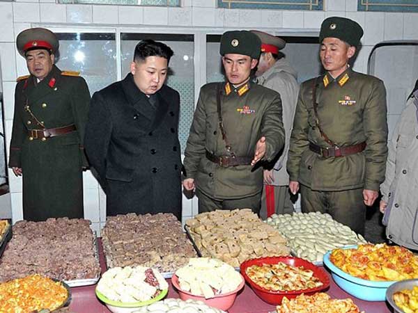 சர்வாதிகாரி கிங் ஜாங் உன்னின் காரில் இவ்வளவு வசதிகளா?....அடேங்கப்பா....!