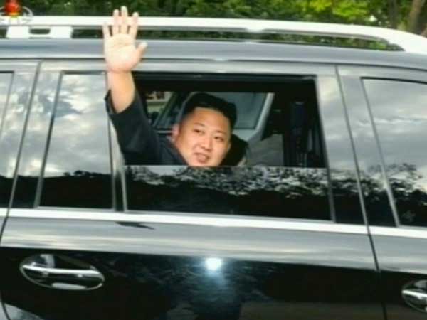 சர்வாதிகாரி கிங் ஜாங் உன்னின் காரில் இவ்வளவு வசதிகளா?....அடேங்கப்பா....!